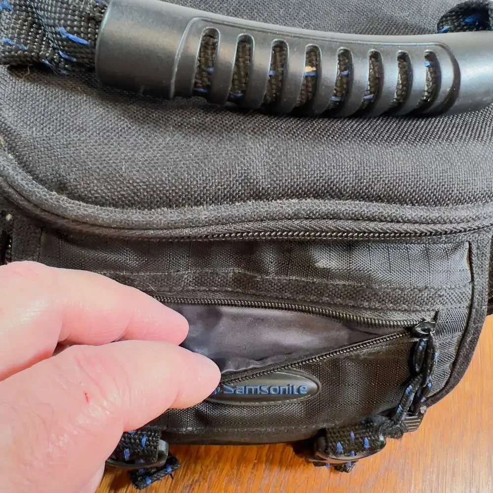 Samsonite Camera Bag Adjustable Shoulder Strap 4+ Zip Pockets Padded Divider
